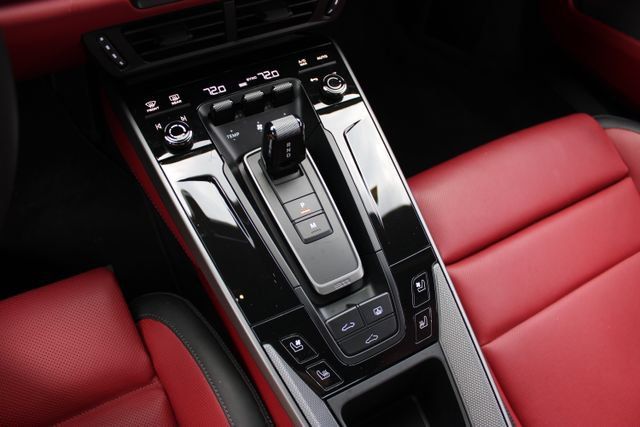 Used 2025 Porsche 911 Carrera RWD image 17
