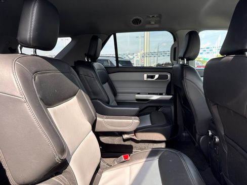 Used 2023 Ford Explorer XLT w/ Equipment Group 202A AWD/4WD image 17