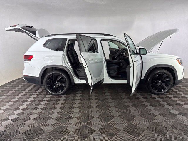 Used 2024 Volkswagen Atlas SE w/ Black Wheel Package AWD/4WD image 16