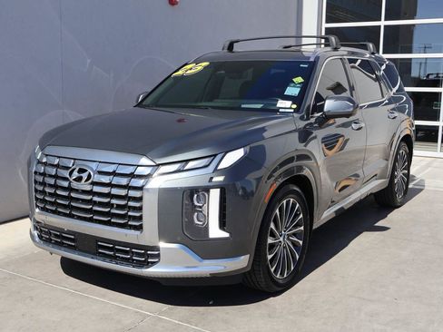 Used 2023 Hyundai Palisade Calligraphy FWD image 1