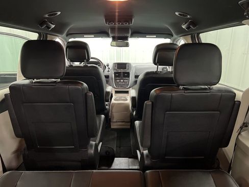 Used 2019 Dodge Grand Caravan SXT image 10