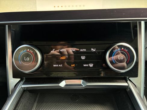 Certified 2022 Land Rover Range Rover Long Wheelbase First Edition AWD/4WD image 18