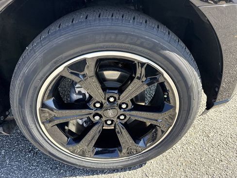 Used 2024 Ford Expedition Limited image 12