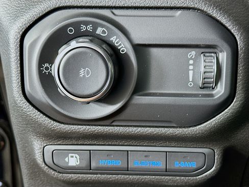 Used 2023 Jeep Wrangler Unlimited Sahara w/ Cold Weather Group AWD/4WD image 16
