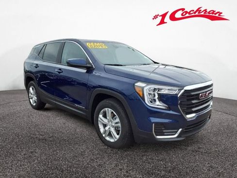 Used 2023 GMC Terrain SLE w/ LPO, Floor Liner Package FWD image 1
