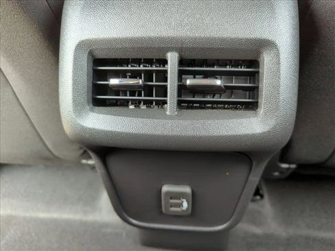 Used 2023 Chevrolet Equinox LT FWD image 16