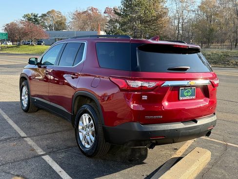 Certified 2021 Chevrolet Traverse LT image 3