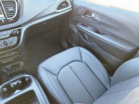 New 2026 Chrysler Voyager LX image 11