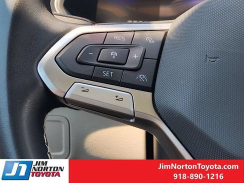 Used 2023 Volkswagen Tiguan SE w/ Panoramic Sunroof Package FWD image 28
