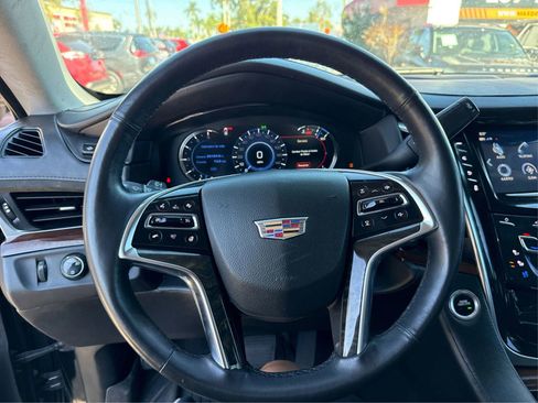 Used 2020 Cadillac Escalade Luxury AWD/4WD image 17