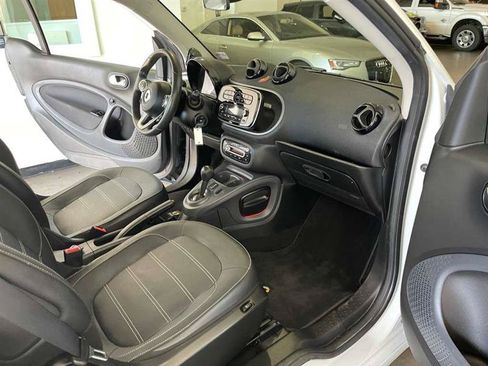 Used 2016 smart fortwo Coupe RWD image 29