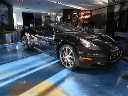 Used 2013 Ferrari California image 46