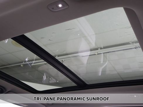 Used 2022 Jeep Wagoneer Series III w/ Premium Group I image 4