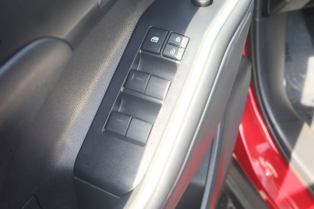 Certified 2021 Toyota Highlander XLE AWD/4WD image 7