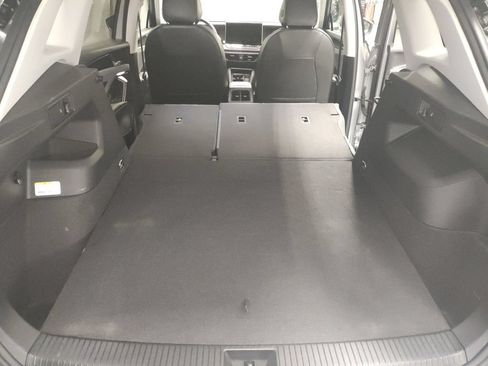 Used 2025 Volkswagen Tiguan SE AWD/4WD image 14