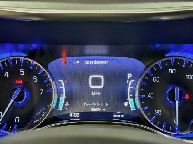 Used 2025 Chrysler Pacifica Limited FWD image 11