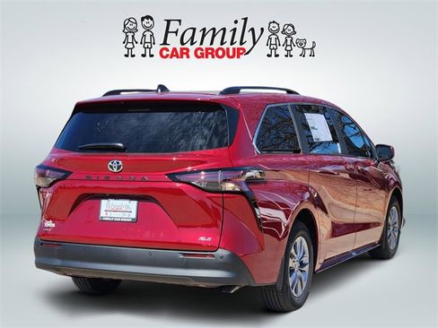 New 2026 Toyota Sienna XLE image 4