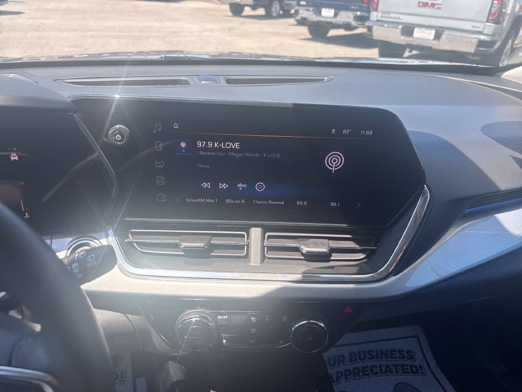 Used 2025 Chevrolet Trax LT w/ LT Convenience Package FWD image 23