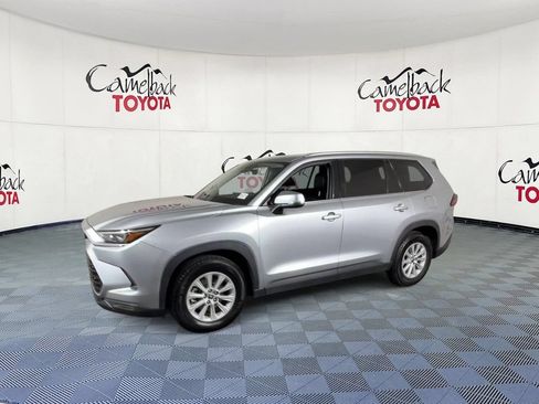 Used 2025 Toyota Grand Highlander AWD image 7