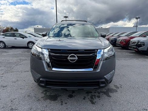 New 2025 Nissan Pathfinder SV image 3