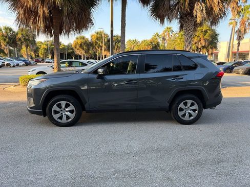 Used 2021 Toyota RAV4 LE FWD image 2