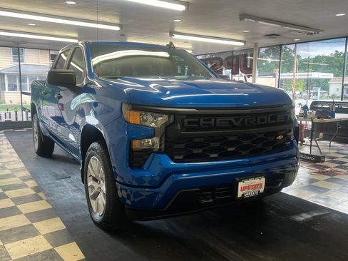 Used 2023 Chevrolet Silverado 1500 Custom AWD/4WD image 1