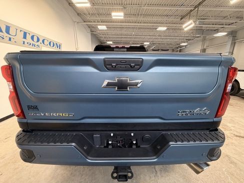 Used 2022 Chevrolet Silverado 2500 High Country w/ Z71 Off-Road Package image 6