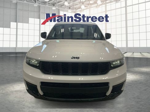 Used 2025 Jeep Grand Cherokee L Altitude AWD/4WD image 8