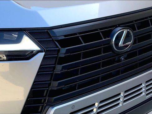Used 2025 Lexus GX 550 w/ Accessory Package (2T) AWD/4WD image 32