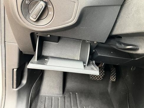 Used 2019 Volkswagen Atlas SE FWD image 18
