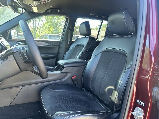 Used 2024 Jeep Grand Cherokee Altitude AWD/4WD image 22