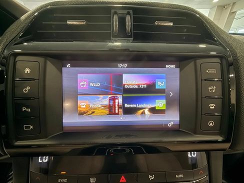 Used 2017 Jaguar F-PACE Premium AWD/4WD image 23