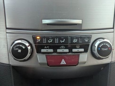 Used 2011 Subaru Outback 2.5i Premium w/ All-Weather Pkg image 34