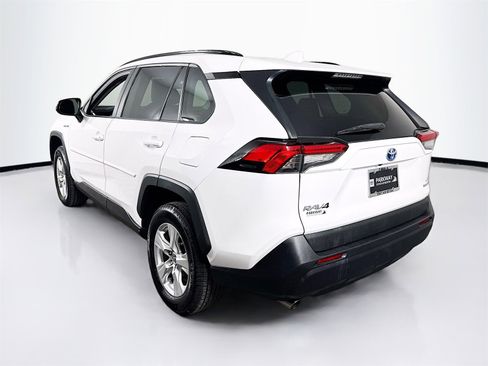 Certified 2020 Toyota RAV4 LE image 5