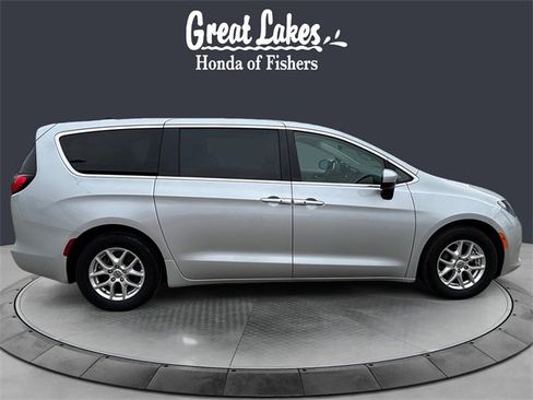 Used 2023 Chrysler Voyager LX image 6