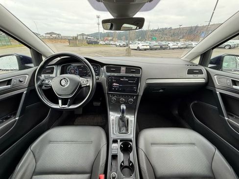 Used 2019 Volkswagen e-Golf SEL Premium image 12