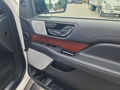 Certified 2024 Lincoln Navigator Reserve AWD/4WD image 27