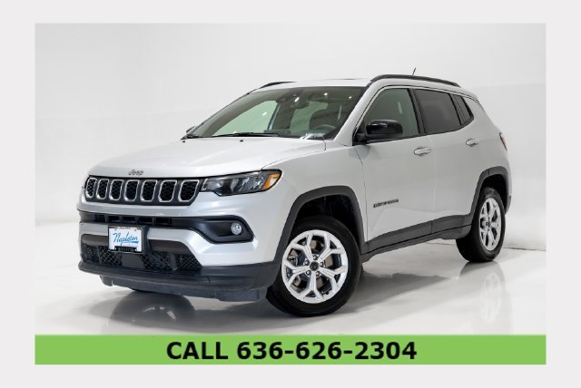Used 2025 Jeep Compass Latitude w/ Sun & Sound Group AWD/4WD image 1