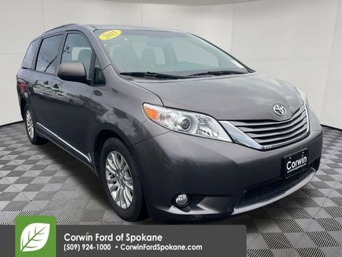 Used 2015 Toyota Sienna XLE image 1