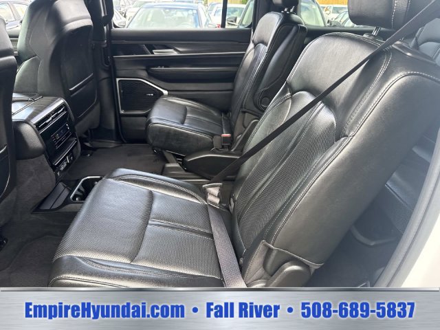 Used 2024 Jeep Wagoneer Series III AWD/4WD image 16