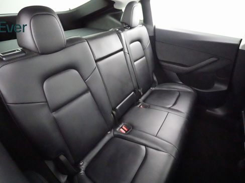 Used 2023 Tesla Model Y Performance image 9