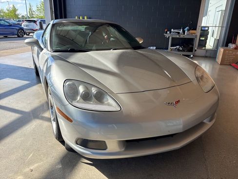 Used 2005 Chevrolet Corvette Coupe w/ Preferred Equipment Group RWD image 1