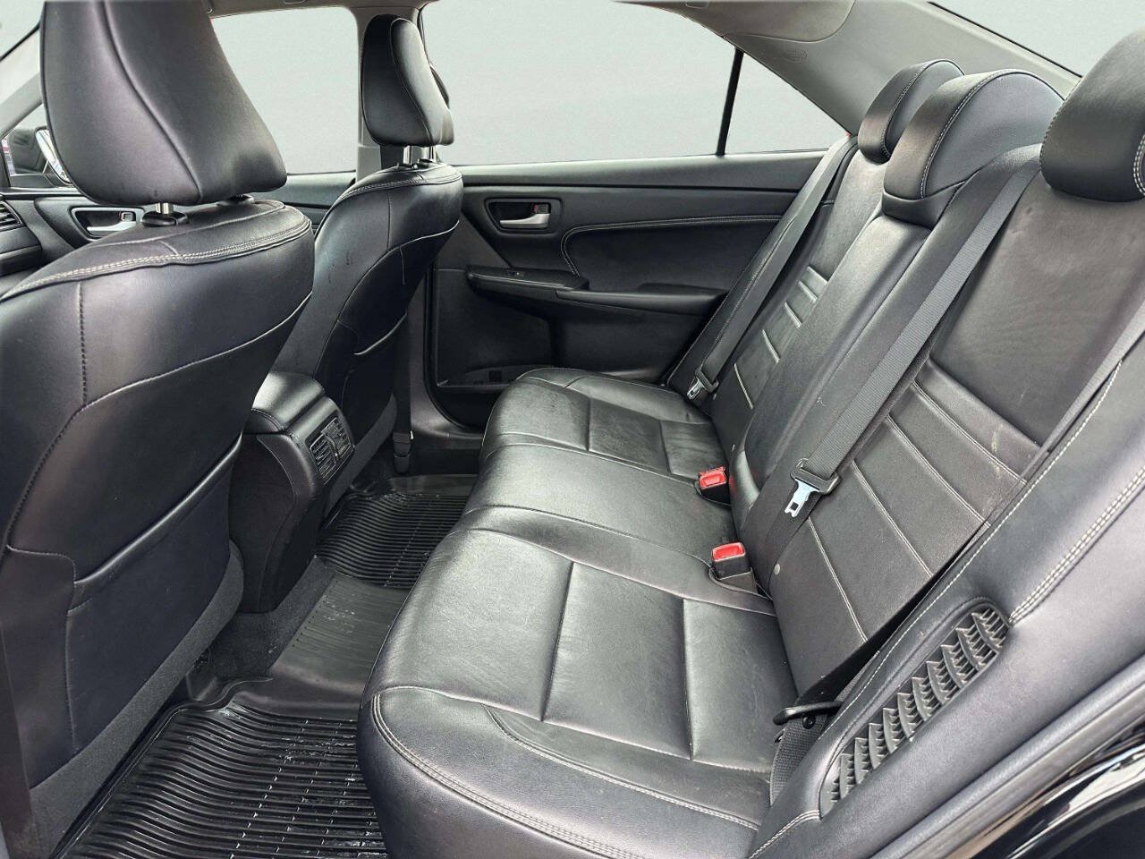 Used 2017 Toyota Camry XLE w/ Moonroof Package FWD image 11