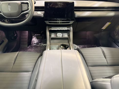 New 2025 Lincoln Nautilus Reserve image 22