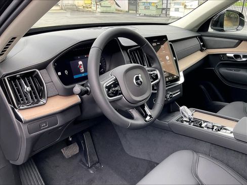 New 2026 Volvo XC90 B5 Plus w/ Protection Package image 8