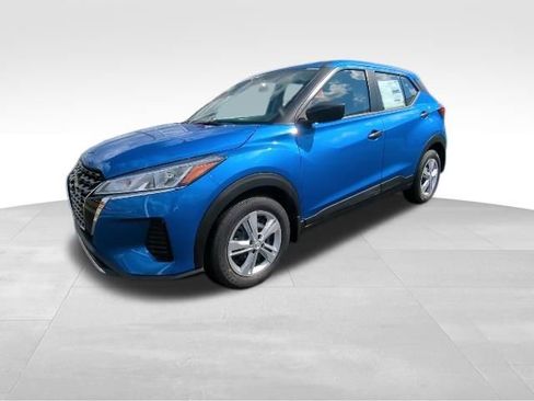 New 2025 Nissan Kicks Play S image 1