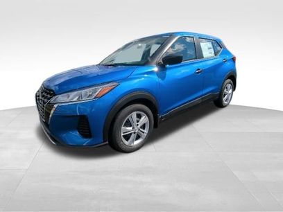 New 2025 Nissan Kicks Play S