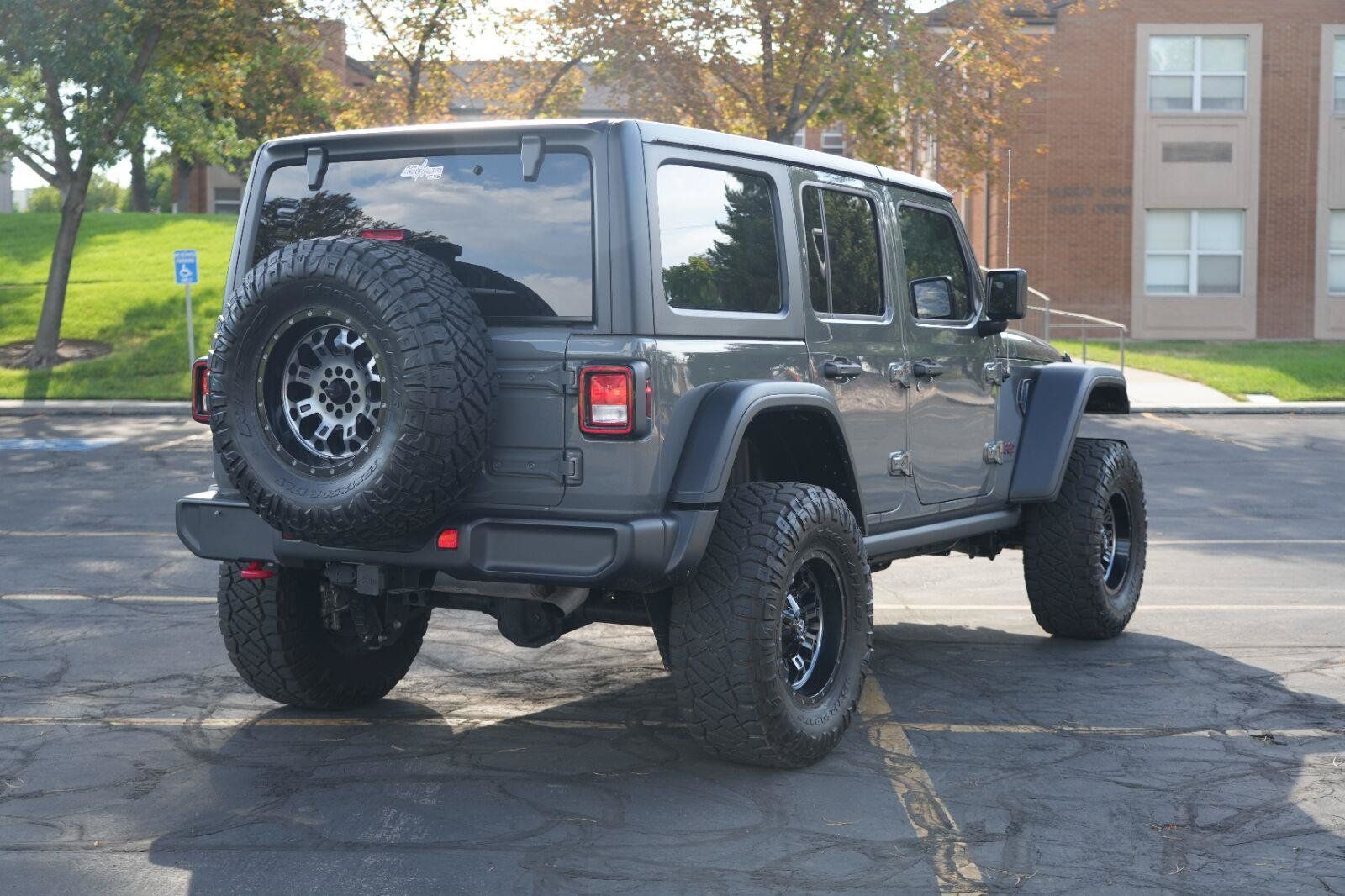 Used 2023 Jeep Wrangler Unlimited Rubicon AWD/4WD image 5