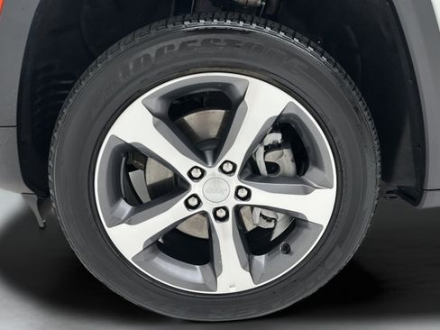 Used 2023 Jeep Grand Cherokee 4WD 4xe image 9