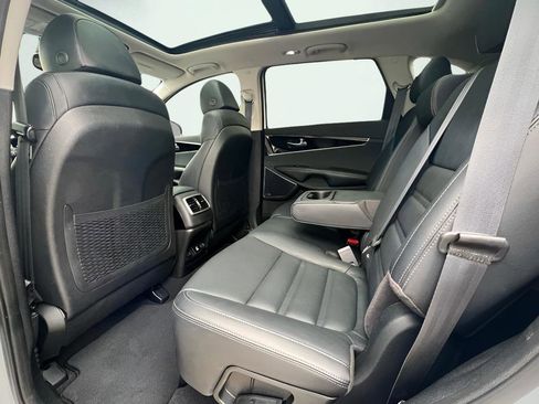 Used 2018 Kia Sorento SX image 18